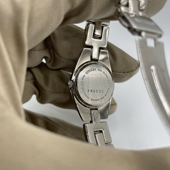 Beautiful Vintage Women's Citizen Quartz watch - Picture 2 of 5